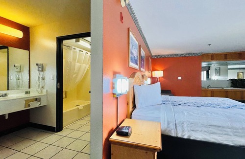 Stilwell Hotel | Regency Inn And Suites
