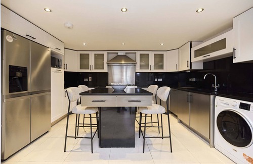 St. Johns Wood Apartment | Regent's Park Mews - 4-Bed with Patio