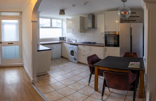 Euston House | Regent's Park, Sleeps 8, Pet Friendly & Garden