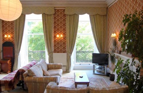 New Town Apartment | Regent Terrace, Central and Charming, Quiet