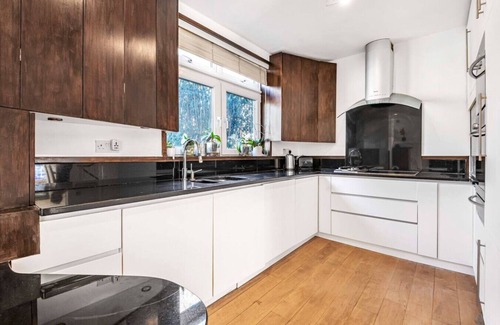 Regent's Park House | Regents Residence with Terrace, Office & Parking