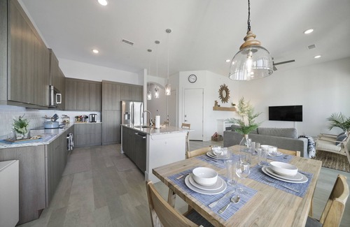 Montgomery Condo | Rejuvenate at Lake Conroe's #1 food spot! 60% Discount for Monthly Stays!