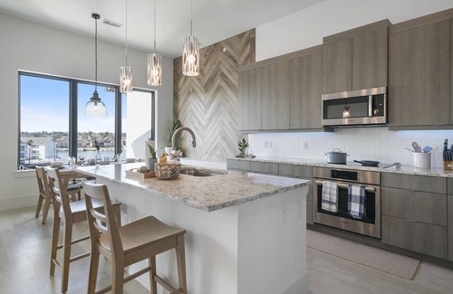 Montgomery Condo | Rejuvenate at Lake Conroe's #1 food spot! 60% Discount for Monthly Stays!