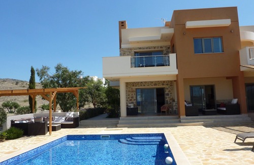 Makry Gialos Villa | Rejuvenate family & friends at Stunning Villa Estia - close to beach & tavernas.