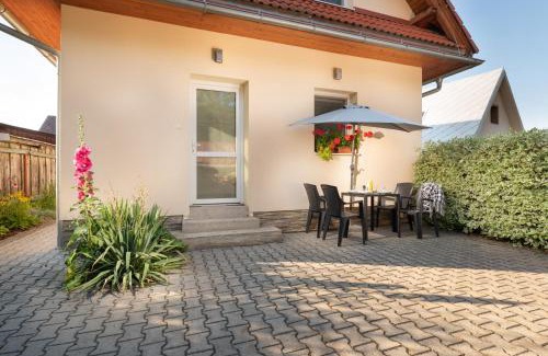 Dolny Kubin Apartment | Rekreačný domček Flower Garden - Self Check In