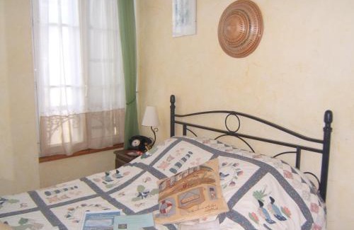 Saint-Regnobert-de-la-Cote-de-Nacre Bed & Breakfast | Relais du Cap romain