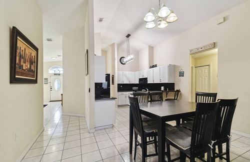 Town 'n' Country House | Relax and Enjoy your Visit to Tampa in the Tropical Pool House!