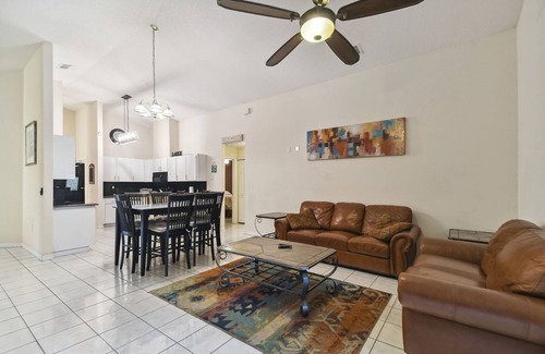 Town 'n' Country House | Relax and Enjoy your Visit to Tampa in the Tropical Pool House!