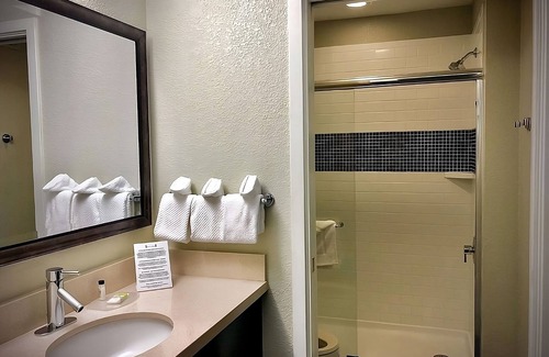 San Bruno Resort | Relax and Recharge! 2 Modern Units, Free Breakfast, Pet-friendly, Pool, Kitchen!