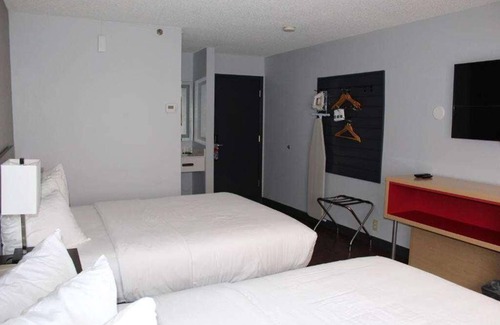 Ontario Hotel | Relax and Recharge! Pet-friendly Property, Pool, Free Parking, Free Breakfast