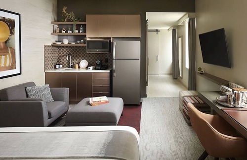 Coral Gables House | Relax and Recharge! Rooftop Pool, Pets Allowed! Close to University of Miami!