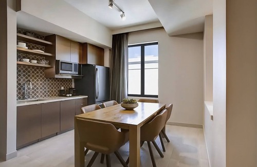 Coral Gables House | Relax and Recharge! Rooftop Pool, Pets Allowed! Close to University of Miami!