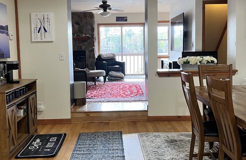 Queensbury House | Relax and Rejuvenate at Sunnyside Lake house