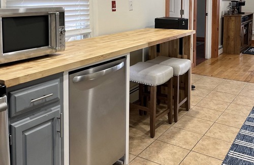Queensbury House | Relax and Rejuvenate at Sunnyside Lake house