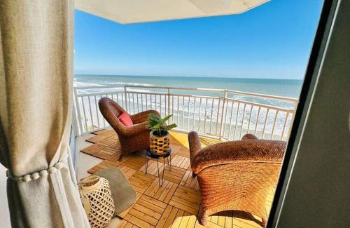 Daytona Beach Shores Apartment | Relax and Retreat at BellaView603 - Comfortable Oceanfront Condo