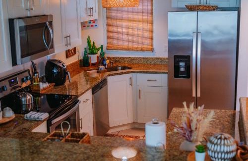 Daytona Beach Shores Apartment | Relax and Retreat at BellaView603 - Comfortable Oceanfront Condo