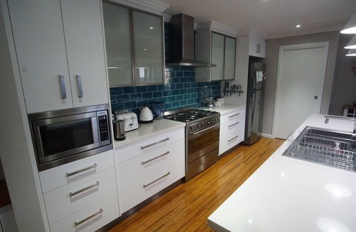 Vincentia House | Relax and Revive in Vincentia/Jervis Bay - Luxurious 4br home with Spa and BBQ