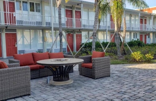 June Park House | Relax and Unwind! 2 Relaxing Units, Free Breakfast, Free Parking