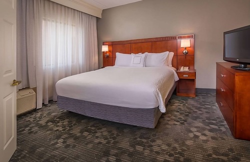 University Place Resort | Relax and Unwind! Pet-Friendly Property! Outdoor Pool, Onsite Parking!