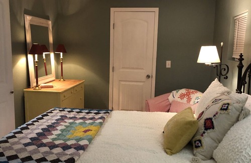 Bat Cave Cottage | Relax at Cozy River Cottage