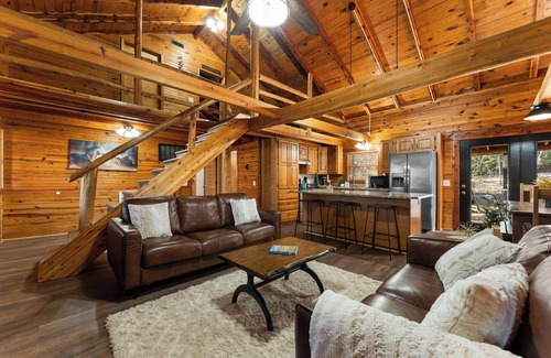 Branson Cabin | Relax at Hillside Haven:2BR Log Cabin with Hot Tub