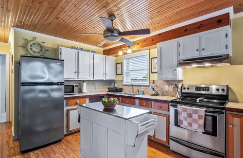 Crawfordville House | Relax at Shell Point Beach! Golf cart included! ⛳️