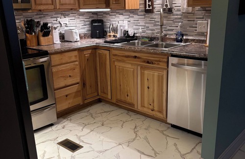 Burnsville House | Relax at the Stargazer, clean & serene!