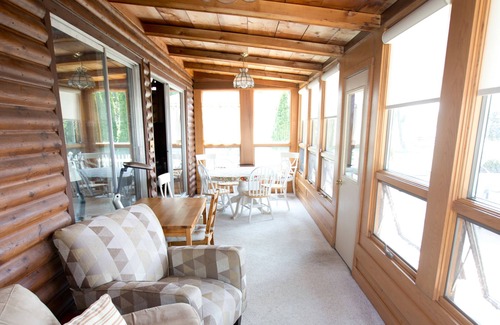 Pinckney House | Relax at this Cozy Lake Front Log Cabin Cedar Interior
