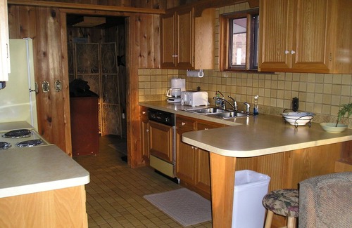 Pinckney House | Relax at this Cozy Lake Front Log Cabin Cedar Interior