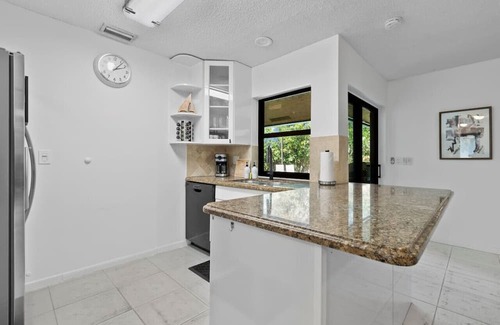 Tropic Palms House | Relax - Atlantic Ave | Heated Salt Pool | New AC