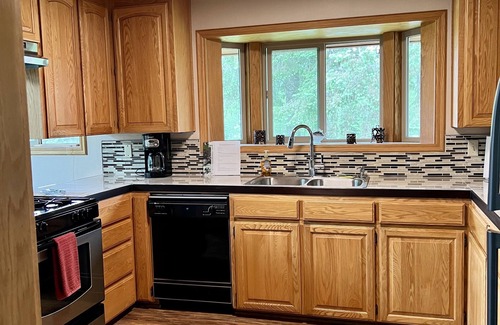 Nordman House | Relax by Priest Lake your cozy retreat within 2 miles to Elkins and the lake