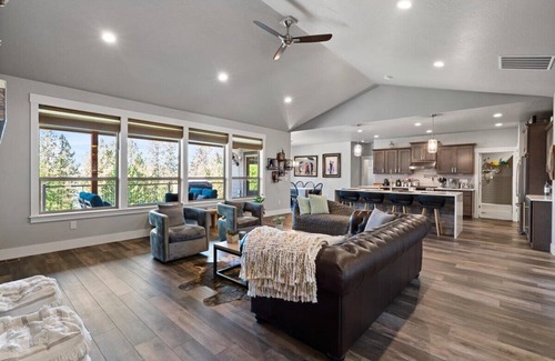 Coeur d'Alene House | Relax. Disconnect. Enjoy. Easy access to everything yet quiet and truly unique.