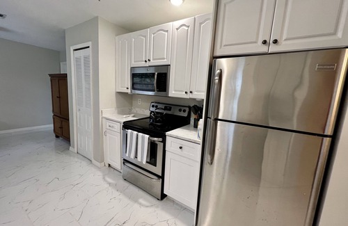 Sun 'N Lake House | Relax, golf and swim at sun n lake retreat. Pet friendly!