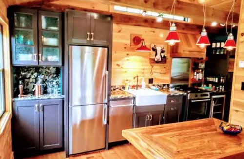 Bethel House | Relax Hike Float - Explore in your backyard