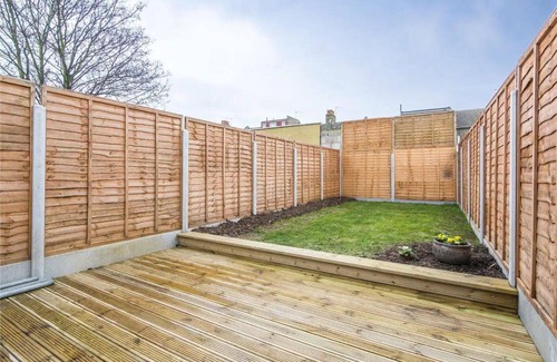 Green Street East House | Relax in a 6-Bedroom House w/a Sunny Garden. Perfect for Group Business Travel!