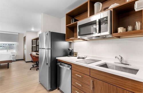 Cheyenne Hotel | Relax in a Clean & Contemporary Suite w/Fully Equipped Kitchen Near Downtown