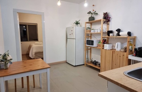 Miranda House | Relax in a Garden Retreat: Steps to Beaches,Shops,Stations and sdyney CBD.