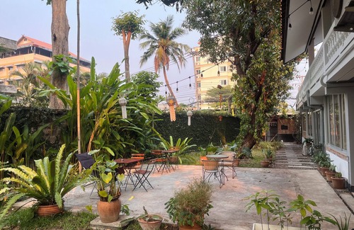 Chang Phueak House | Relax in a Sunny Bedroomwith AC in a Modern Thai House, Perfect Location.