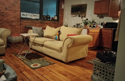 Detroit Apartment | Relax in Downtown Detroit