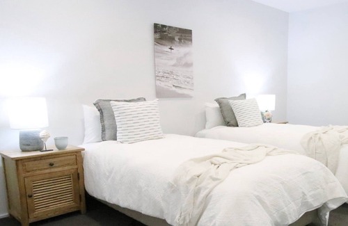Merewether House | Relax in luxury and style with stunning ocean views at Merewether Beach Haven