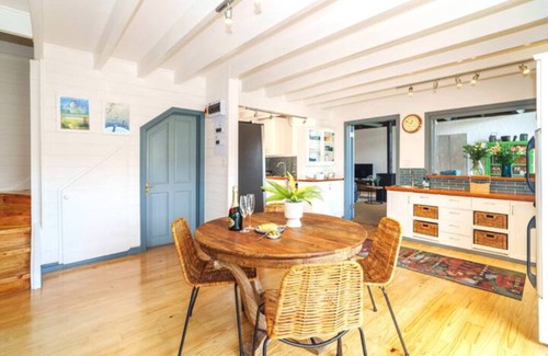 Fish Hoek Cabin | Relax in our stunning mountainside wood cabin minutes from the beach!