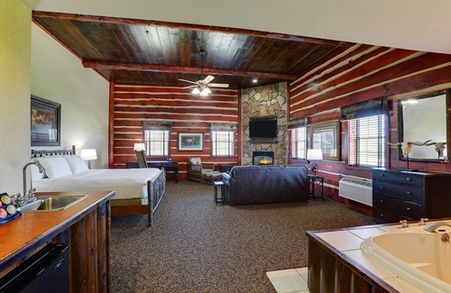 Columbia Hotel | Relax in Rustic Elegance at Columbia! Pool & On-site Bar | 3 Units