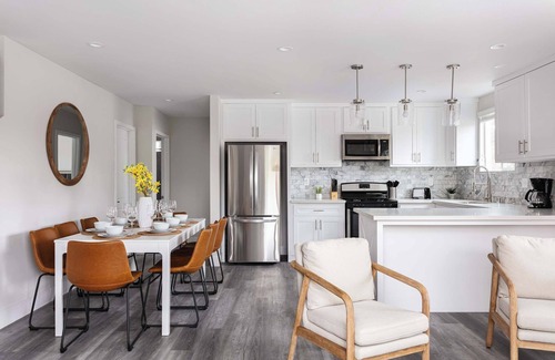 North Hollywood House | Relax in Spacious 4BR Home | Sleeps 8 + Parking