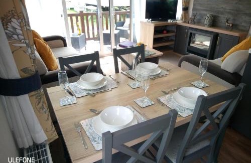 Hopton Apartment | Relax in Stag Lodge at Caldecott Hall Park Norfolk 4 berth Undercover Terrace