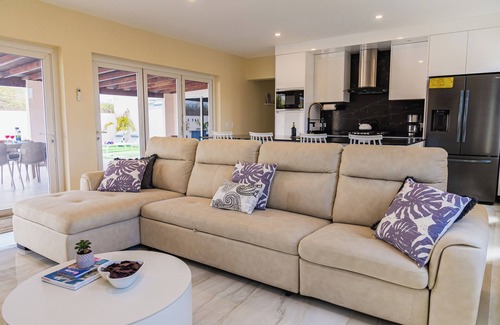 San Nicolas Zuid House | Relax in Style: 3BR Home with Private Pool near San Nicolas