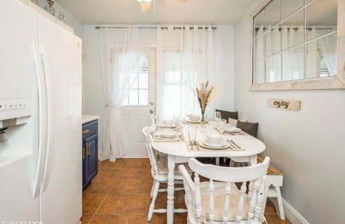 Southeast Yonkers Apartment | Relax in Style~Spacious 2BR w/Porch + Firepit~ Sleeps 7 ~ Free Wifi and Parking