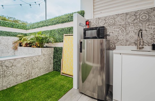Bushiri Apartment | Relax in your own private pool and private garden near Eagle Beach-8
