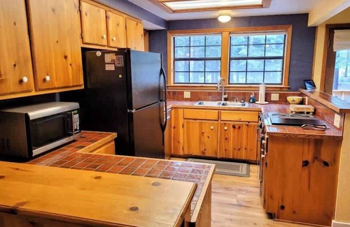 Truckee House | Relax Inn Close to Attractions Galore!