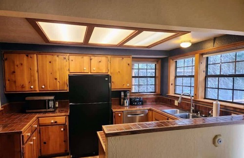 Truckee House | Relax Inn Close to Attractions Galore!