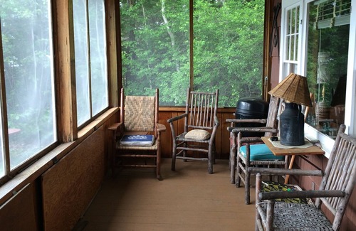 Warren Cabin | Relax Lakefront charming 3 bedroom cabin Perfect couples retreat/recharge